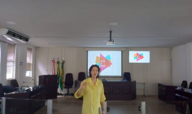 Prevenção da gravidez na adolescência é debatido em roda de conversa