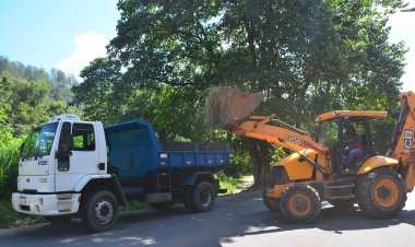 Prefeitura recolhe seis caminhões de entulho em mutirão de combate à dengue no Santa Cruz