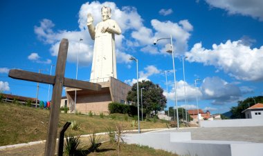 Melhorias na Praça do Memorial de Padre João é concluída em São Gonçalo