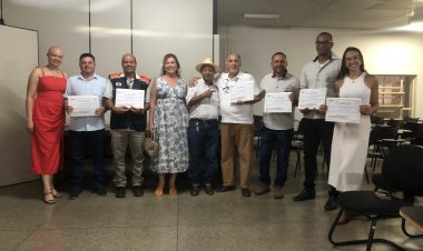 Servidores da Prefeitura recebem homenagem em solenidade da PM