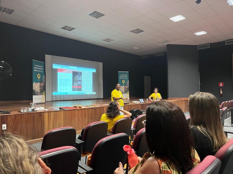 Educadores de São Gonçalo recebem formação – Conhecendo e praticando Oriará e seus recursos pedagógicos