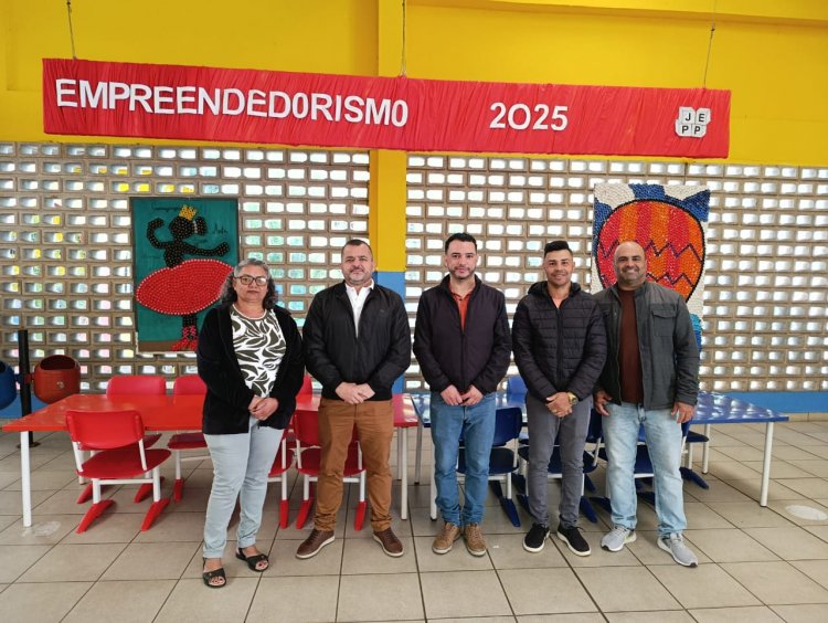 Câmara de São Gonçalo visita Escola Municipal Maria de Lourdes