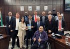 Câmara de João Monlevade recebe obra sobre preservação de rios em sessão solene