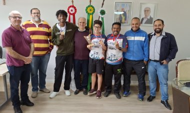 Prefeito de João Monlevade recebe atletas campeões estaduais do JEMG