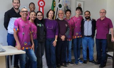 Dr. Laércio recebe equipe “Na Mochila”, vice-campeã mundial de robótica na Coreia do Sul