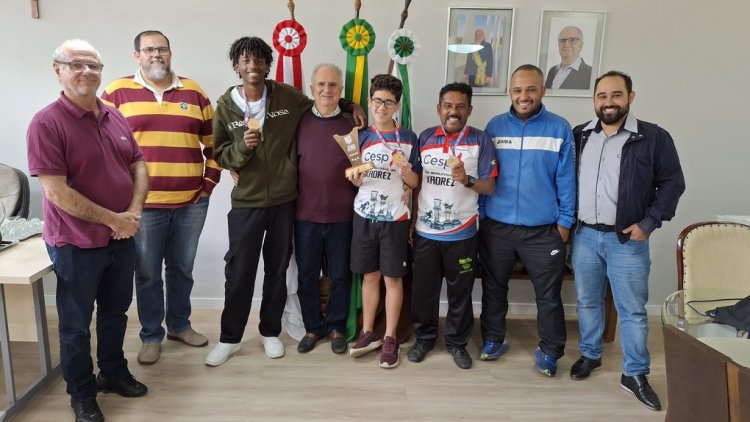 Prefeito de João Monlevade recebe atletas campeões estaduais do JEMG