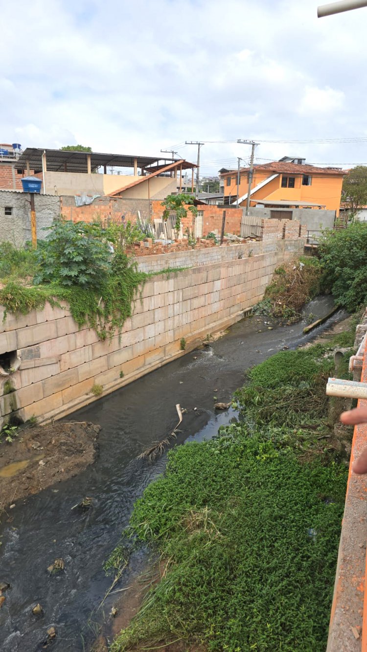 Prefeitura de João Monlevade executa obra para contenção de erosão no córrego Jacuí em parceria com a iniciativa privada