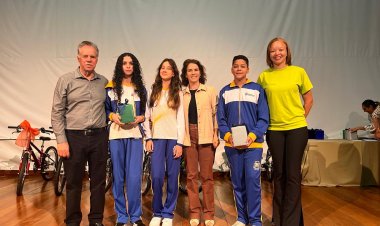 São Gonçalo do Rio Abaixo homenageia 54 alunos medalhistas em olimpíadas do conhecimento