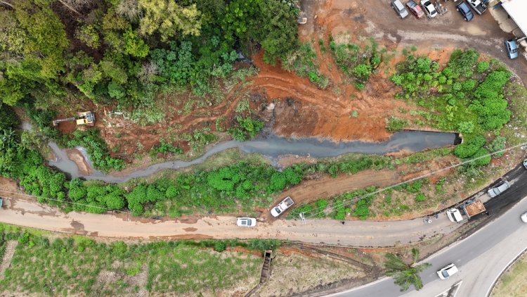 Ação Preventiva: Prefeitura de João Monlevade Realiza Limpeza e Desassoreamento em Córrego do Cruzeiro Celeste