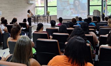 Secretaria Municipal de Educação promove encontro de formação para profissionais de apoio