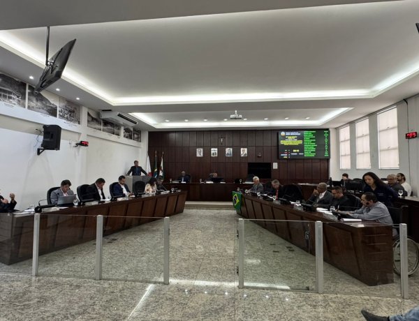 Câmara aprova projetos que autorizam instalação de refletores solares e medidas para minimizar impactos do pedágio em João Monlevade